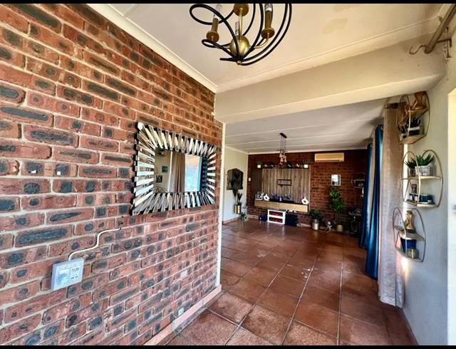 3 BEDROOM PROPERTY TO RENT IN BISLEY